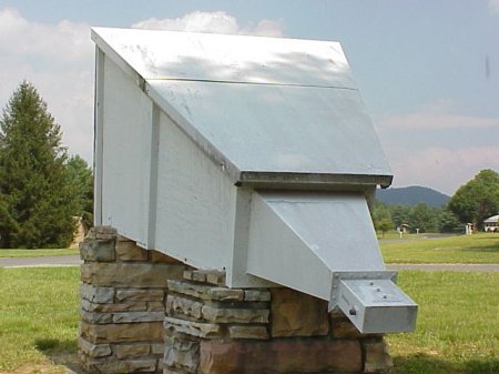 Ewen and Purcell waveguide horn antenna